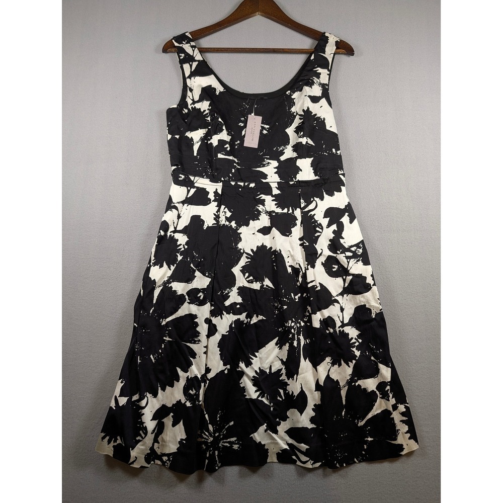 Ann Taylor Petite Black White Floral Fit Flare Dress Pockets 6P NWT